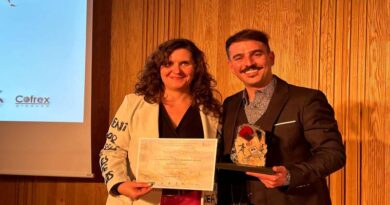 Rodrigo Muñoz recibe el primer premio al Mejor Trabajo de Periodismo local en la gala anual de la Asociación de la Prensa de Cuenca