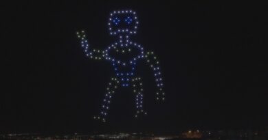Uña se prepara para el eclipse con un espectáculo de drones