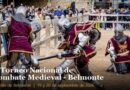Combatientes con armadura en el Castillo de Belmonte durante el Torneo Nacional de Combate Medieval