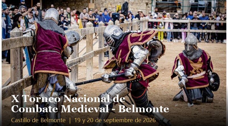 Combatientes con armadura en el Castillo de Belmonte durante el Torneo Nacional de Combate Medieval