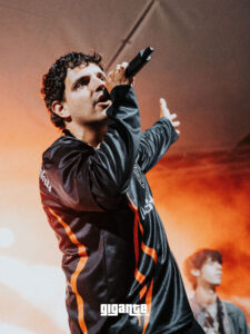 El cantante de Doplers en el Escenario Mondo Sonoro del Festival Gigante 2026