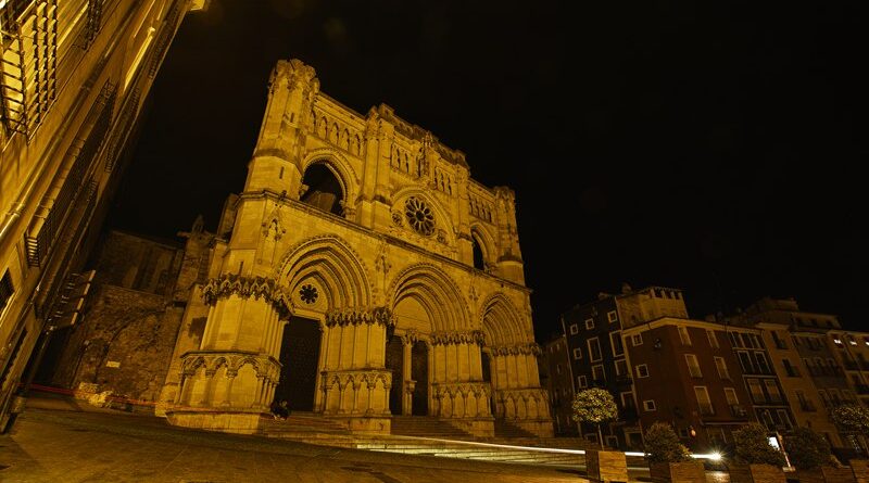 Fachada de la Catedral de Cuenca en la Plaza Mayor