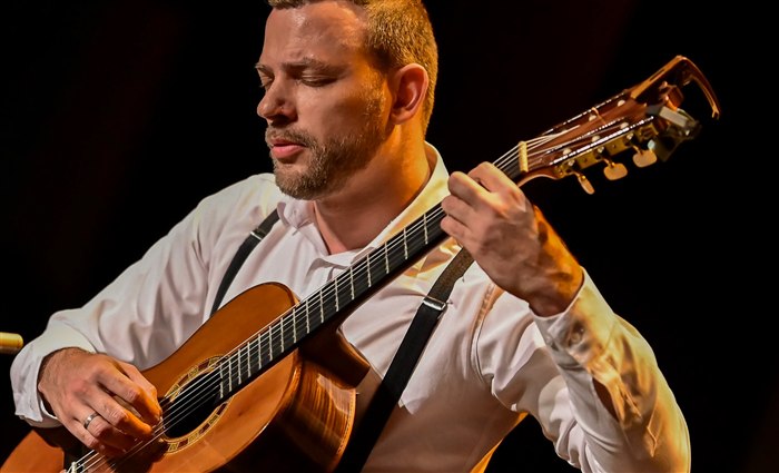 Jonnathan El Barouki, guitarrista