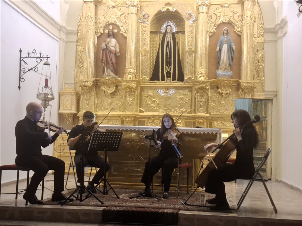 El Cuarteto Vivaldi, durante el concierto «El Eco del Tiempo» en la Ermita de la Soledad de Torrejoncillo del Rey, con aforo completo