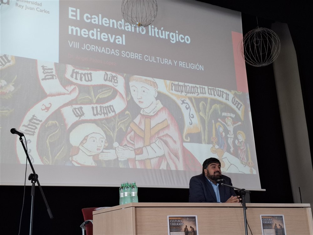 Ángel Pazos-López durante su conferencia sobre el calendario litúrgico medieval