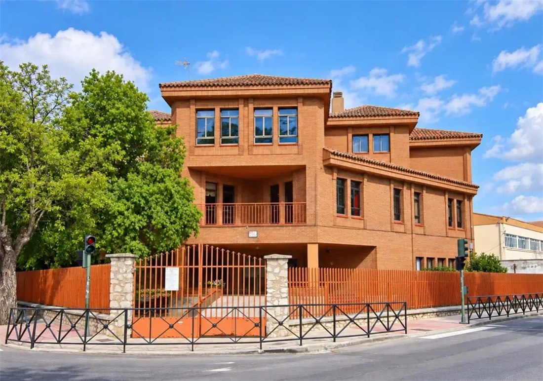 Casa de Cultura de Tarancón, donde se encuentra la Biblioteca Municipal Luis Rius