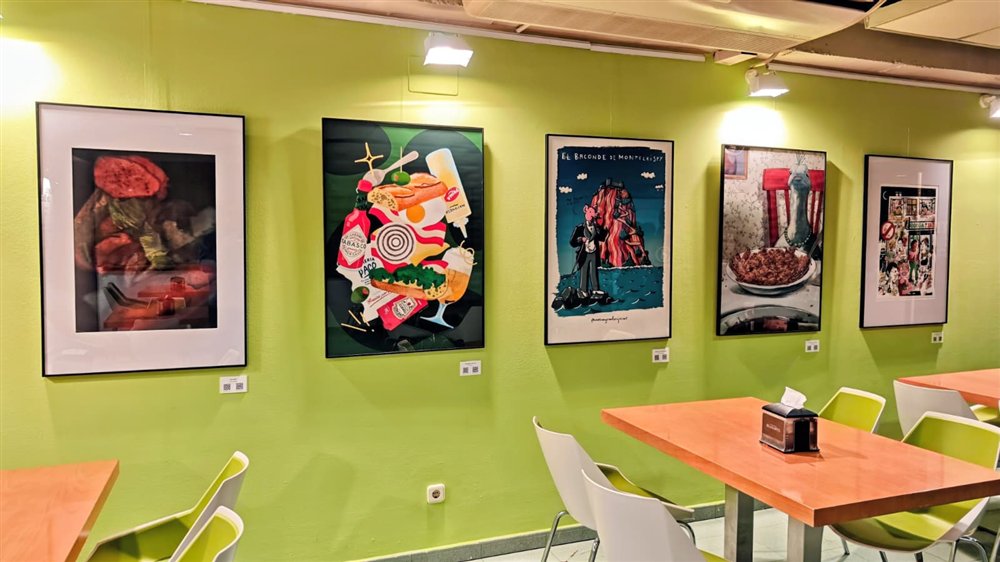 Vista de la exposición «Revuelto de Bacon» en la cafetería de Bellas Artes