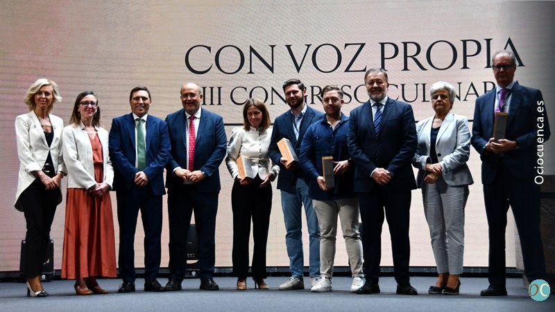 Premiados y autoridades en la gala de los Premios Culinaria 2026 en el Teatro Auditorio de Cuenca