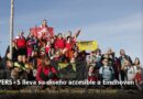 Participantes de un reto inclusivo de montaña del laboratorio DIVERS+S con su pancarta