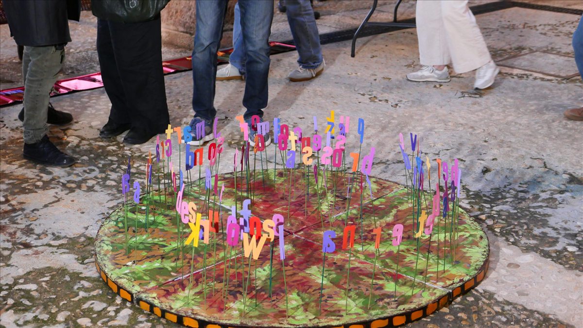 Pieza colectiva realizada durante la performance «Eternal Network. Homenaje» en Cuenca
