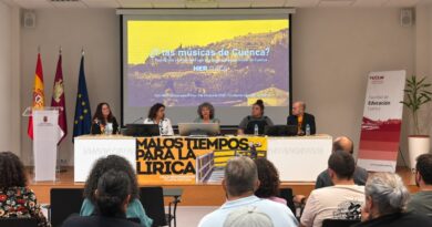 Her Itage en la jornada inaugural de Malos Tiempos para la Lírica en la Facultad de Educación de Cuenca