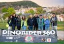 Organización de la IV DinoRider360 ante los dinosaurios del Museo Paleontológico, con Cuenca al fondo