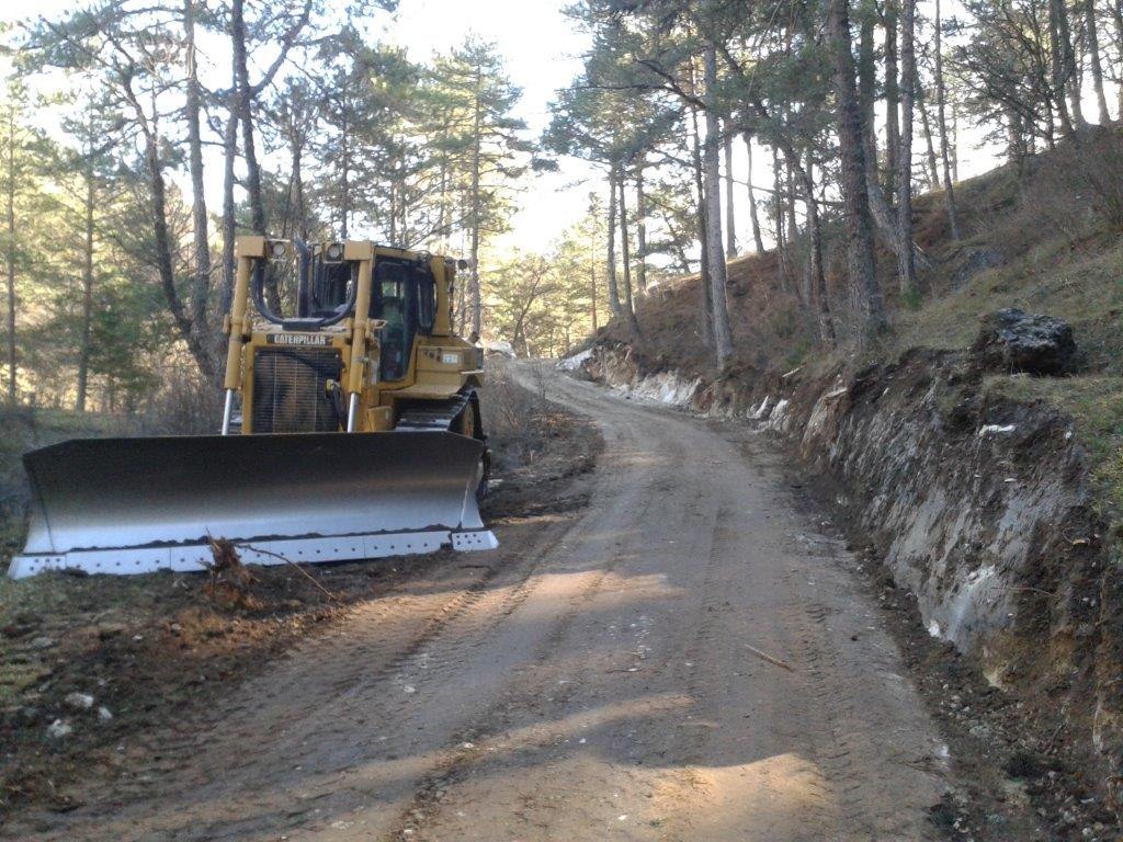 Obras del camino entre Las Majadas y Uña paralizadas en diciembre de 2015